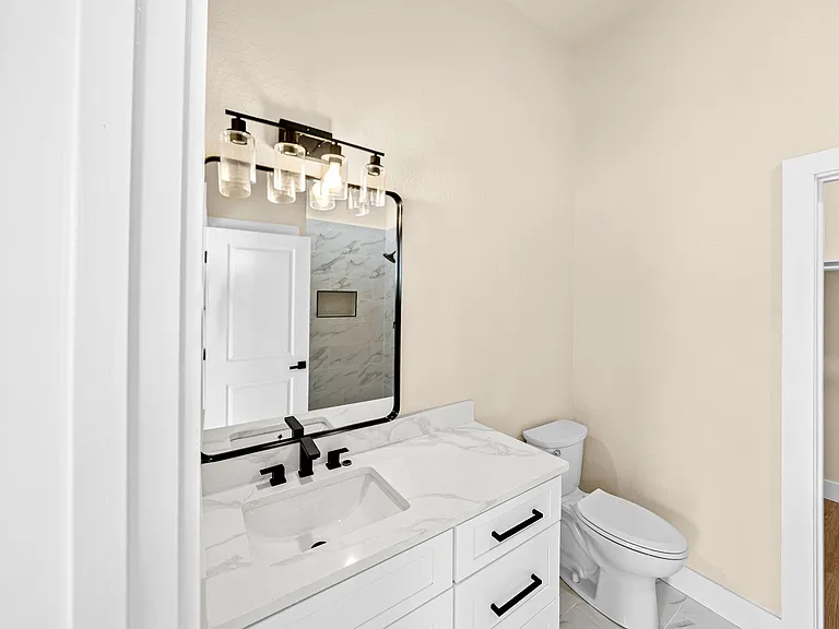 1122 N Pine St — Photo 25