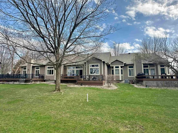 203 Emerald Meadows Dr, Arnolds Park, IA 51331