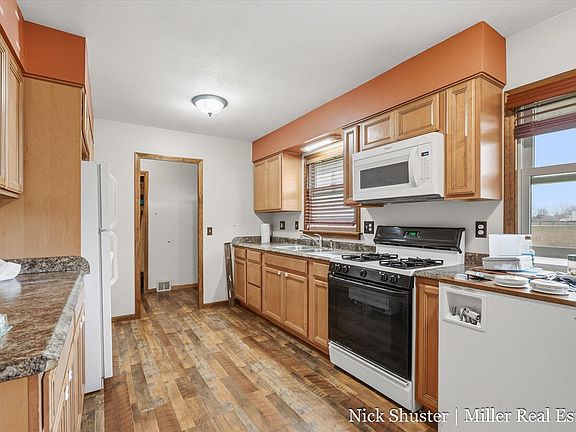 3rd image of 5375 Lansing Rd