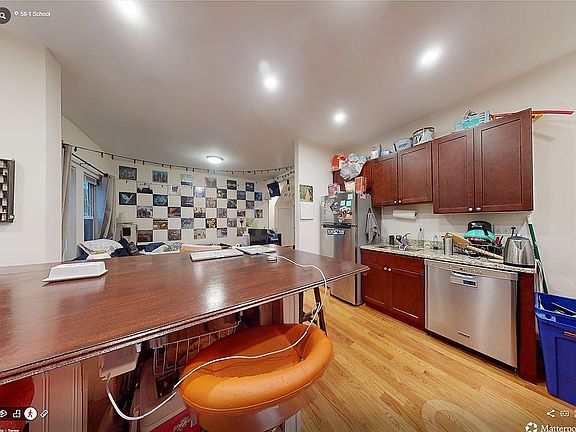 4th image of 58 School St #4