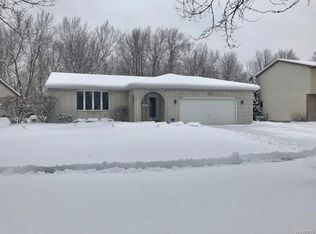 4 Plumb Creek Trl, Lancaster, NY 14086