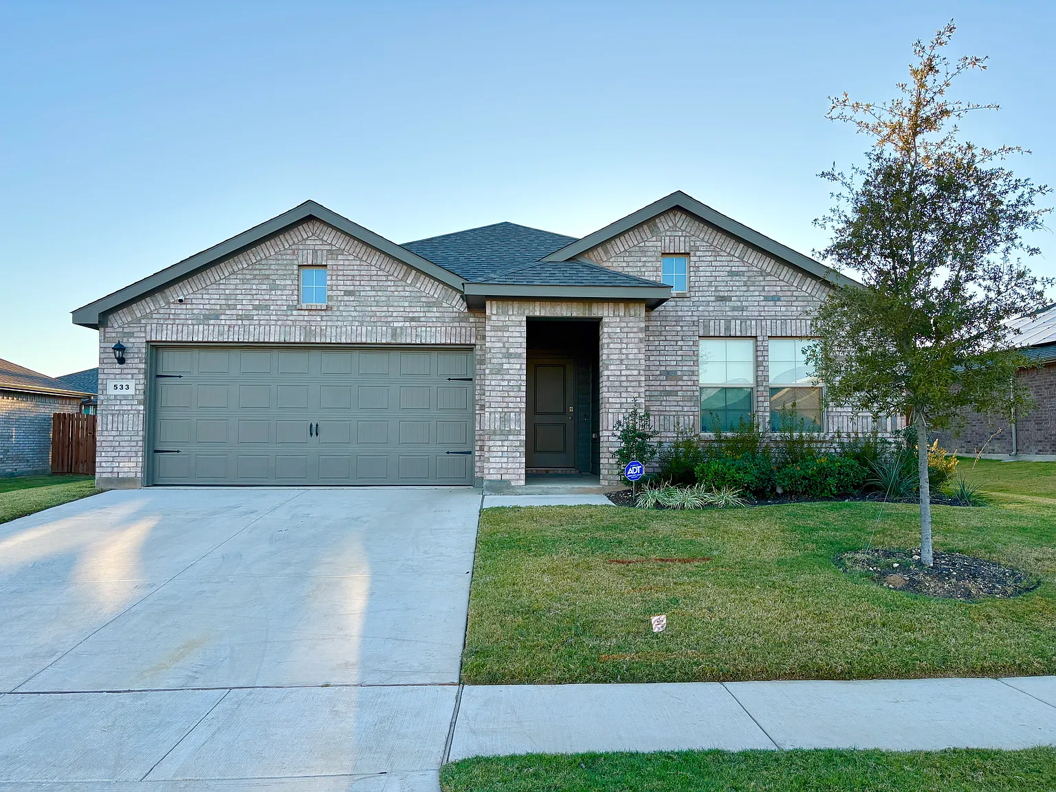 4 bed, 1839 sqft, $2,400 — Photo 1