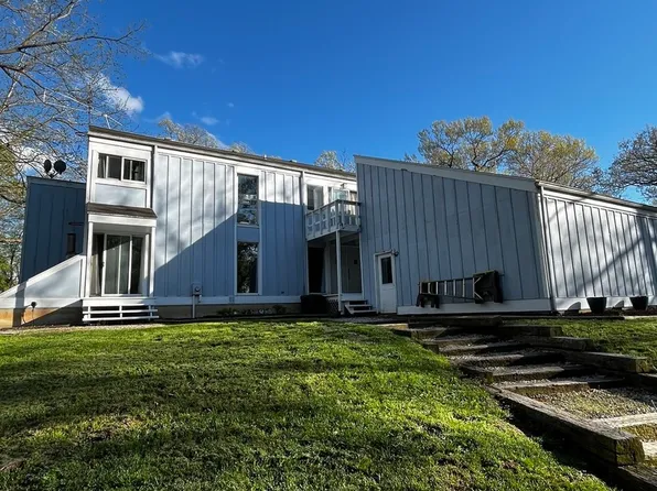 9211 N 600th Ave, Hennepin, IL 61327