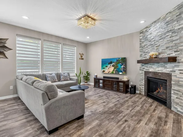 524 Aidan Cv, Eagan, MN 55123