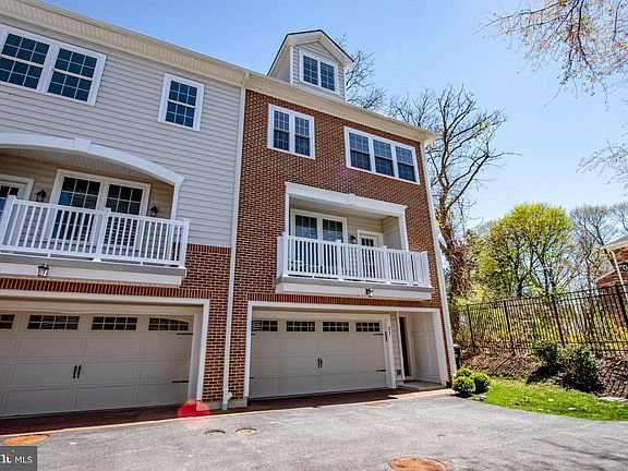 3rd image of 21 Village Sq #16