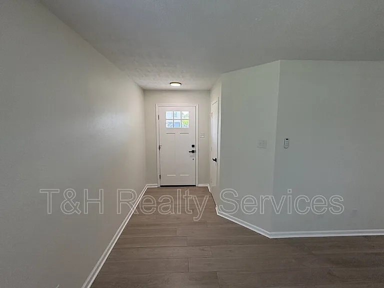 2145 Shadowbrook Dr — Photo 3