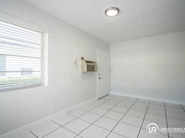 7821 Carlyle Ave #1 — Photo 3