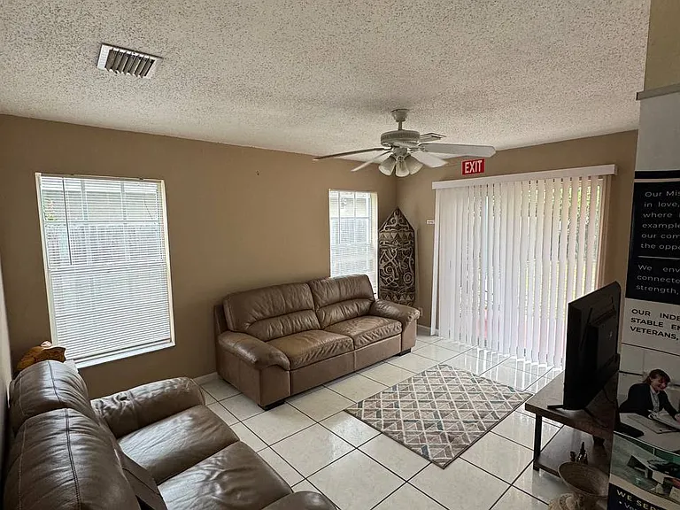 412 SW 10th Ct #412 — Photo 10