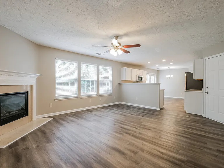 1304 Ivey Pointe Dr — Photo 5