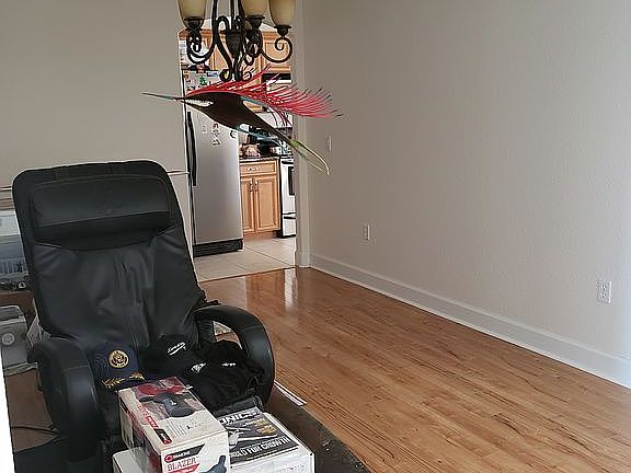4th image of 169 Long Meadow Ln