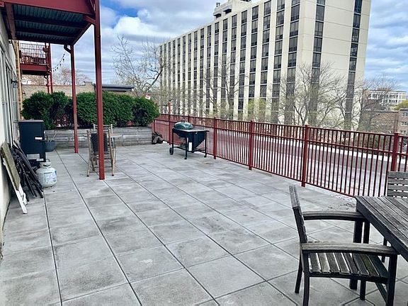 4th image of 304-1225 W Morse Ave #304