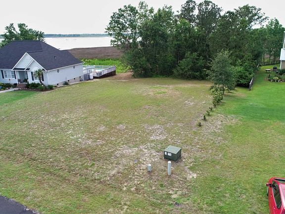 5th image of 165 Deepwater Dr