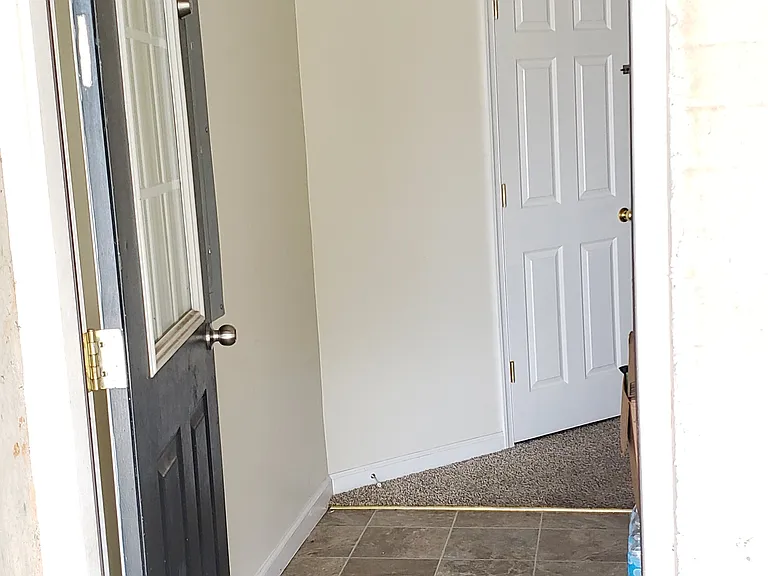 836 W Locust St — Photo 16