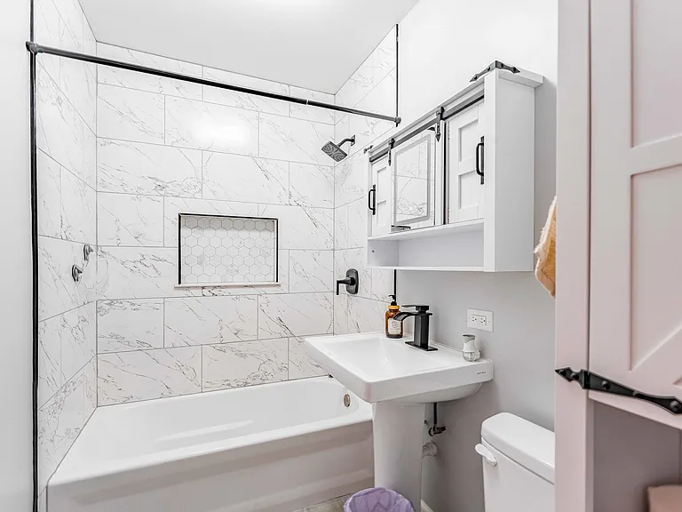 2101 W 51st St #2 — Photo 11