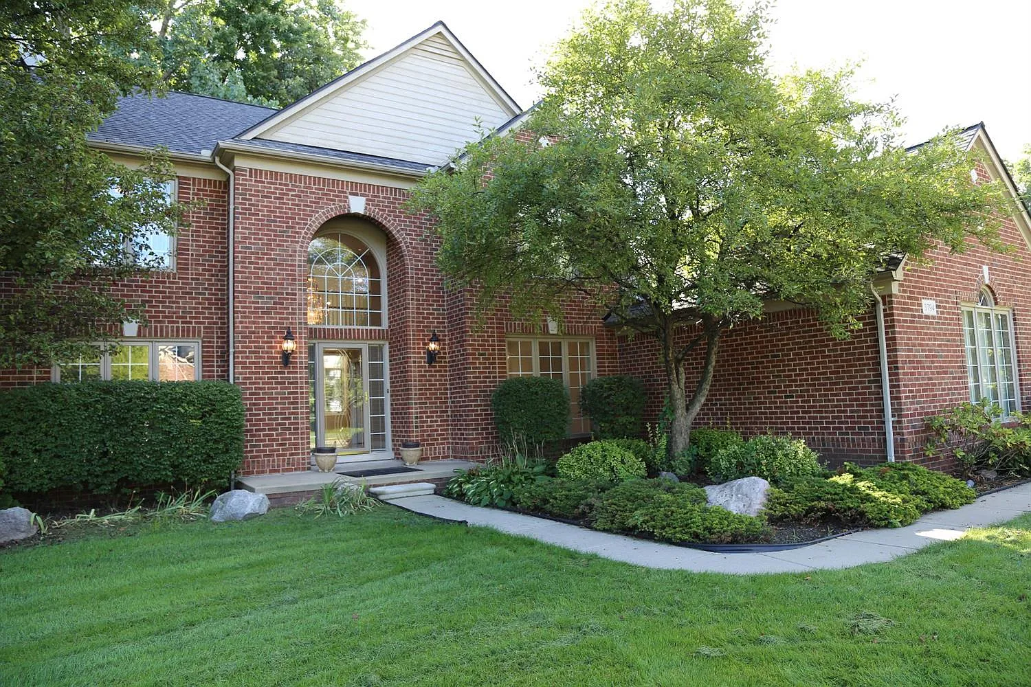 3794 Gatwick Dr photo 1