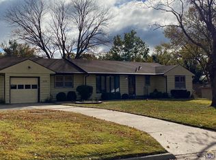 1130 SW Meadow Ln, Topeka, KS 66604