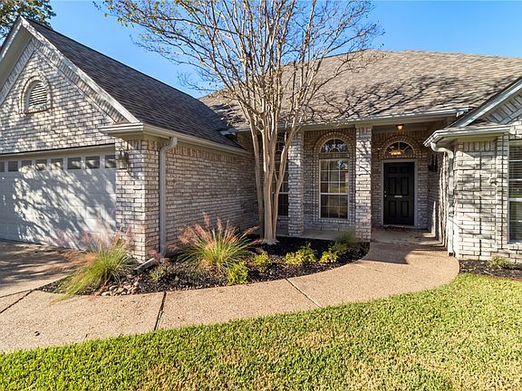 3rd image of 2203 Kuykendall Cir