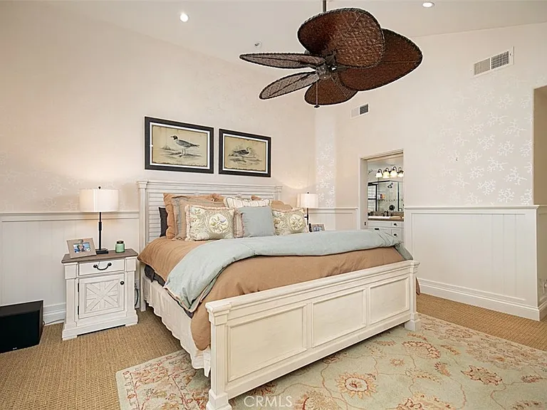 208 E Balboa Blvd — Photo 32