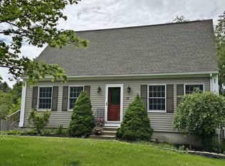 10 Cobble Hill Dr, Dover, NH 03820