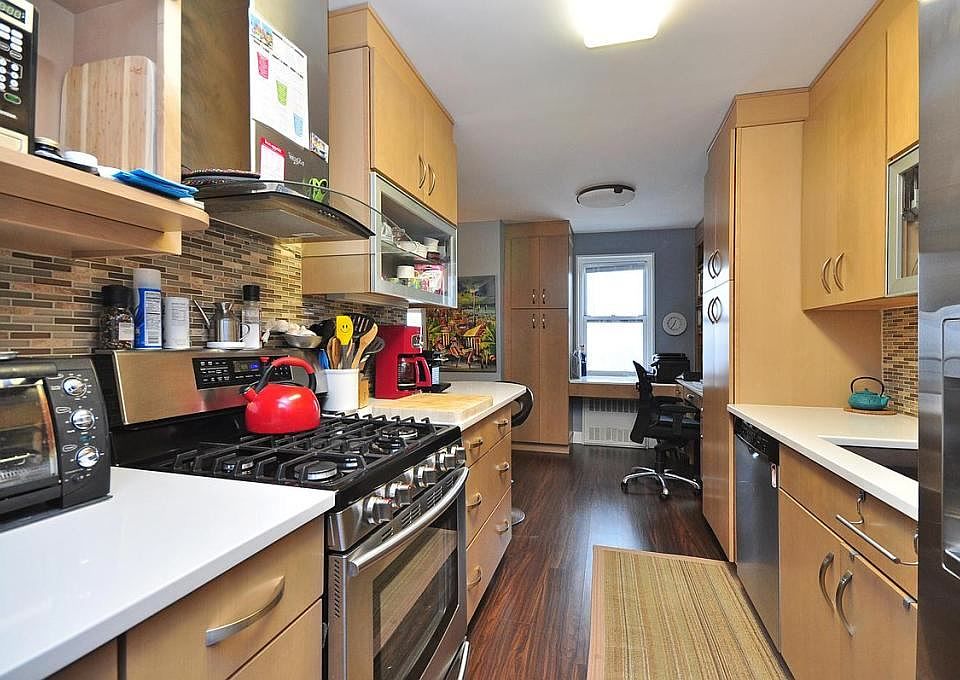 1st image of 7 Balint Dr