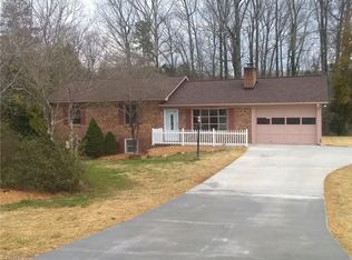 706 Green Meadows Dr, Lexington, NC 27292