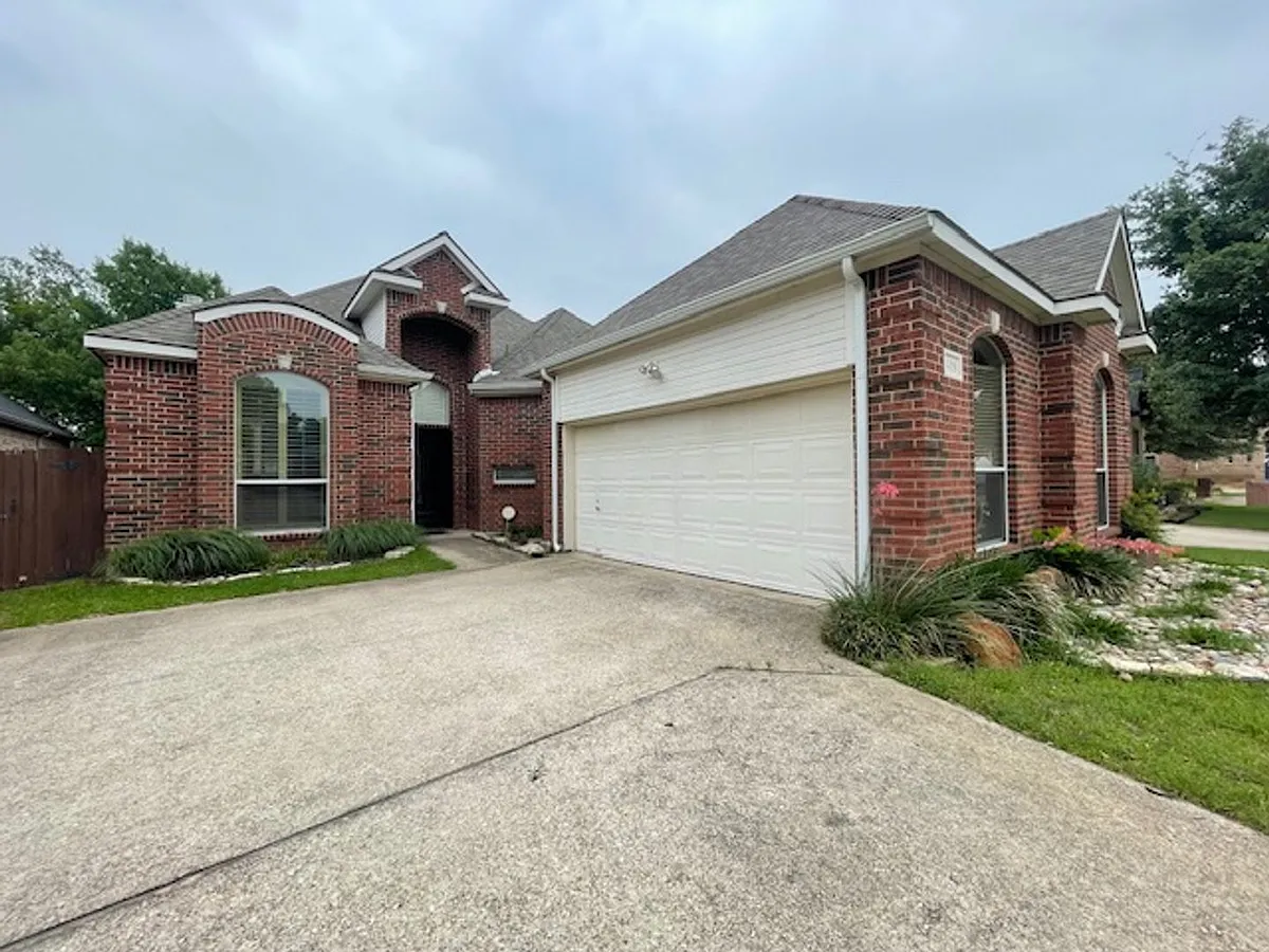 Building Photo - 408 Hideaway Ct