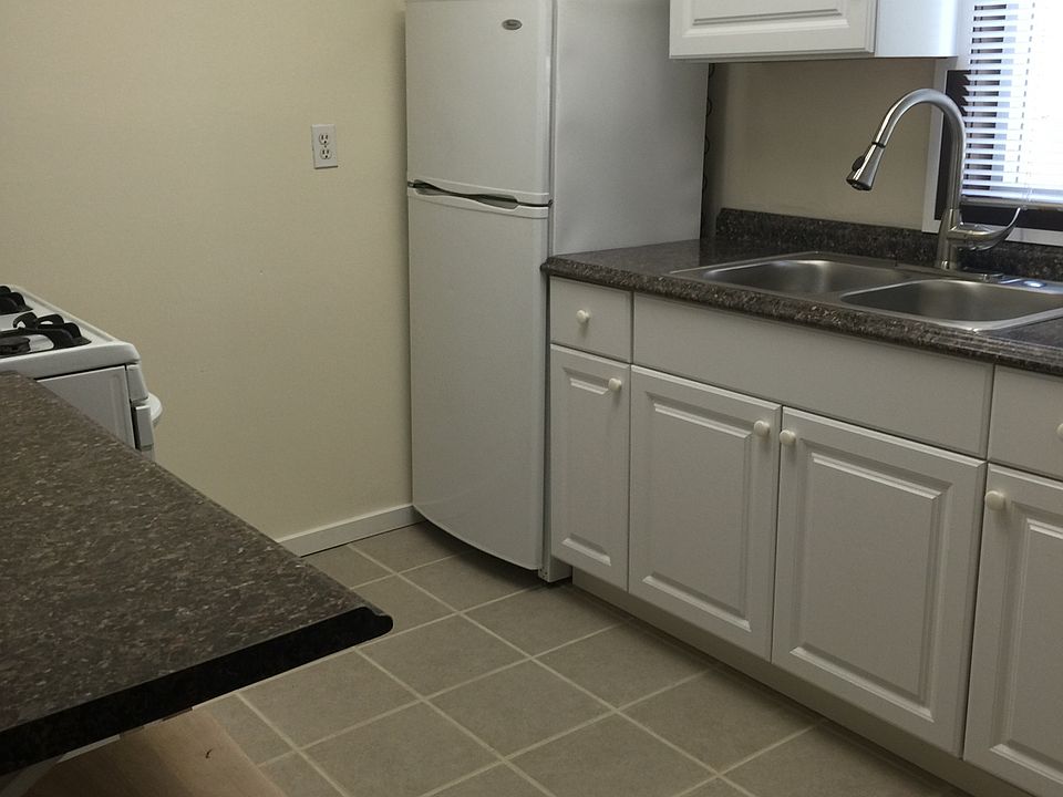 2nd image of 2211 NE 50th St APT 8