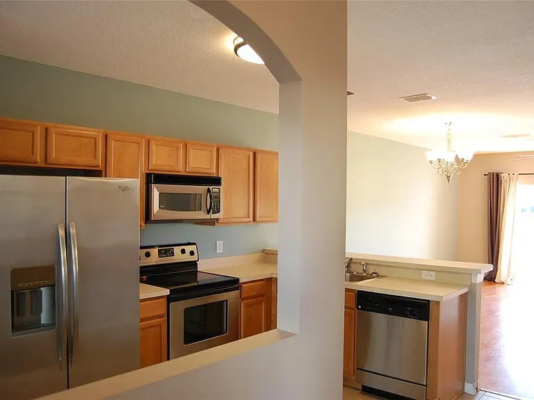 423 Wilton Cir — Photo 10