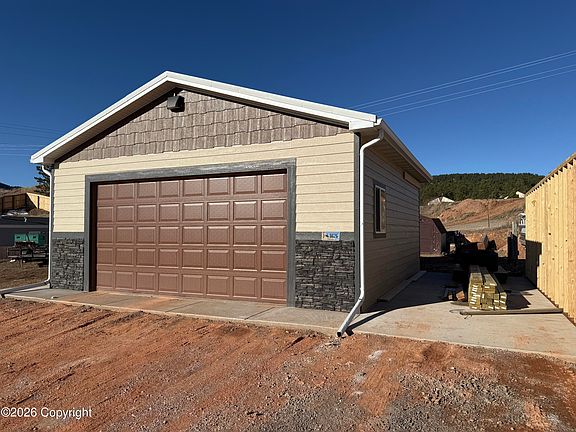 3rd image of 121 Hi Mile Rd