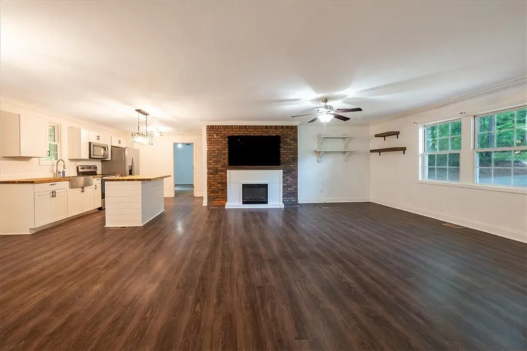 4 bed, 1400 sqft, $1,600 — Photo 4