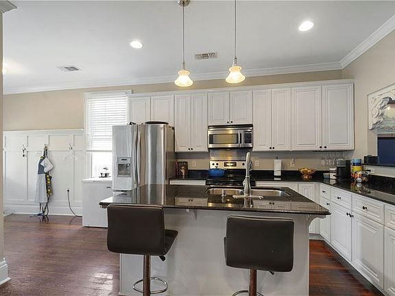 2nd image of 5552 Rosemary Pl