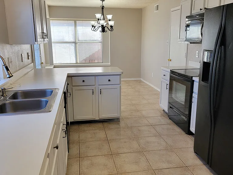 6001 Fenwick Ln — Photo 9