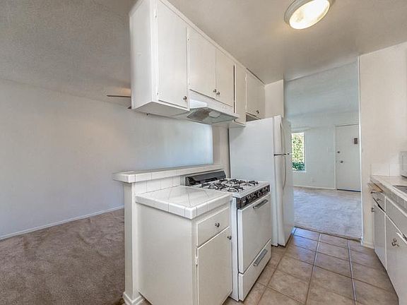 4th image of 3519 Clarington Ave APT 29
