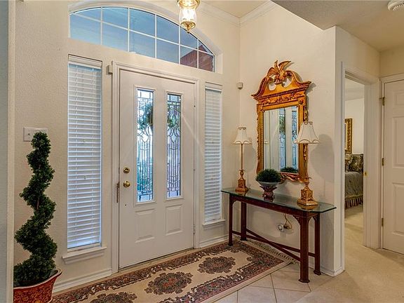 4th image of 2208 N Village Dr