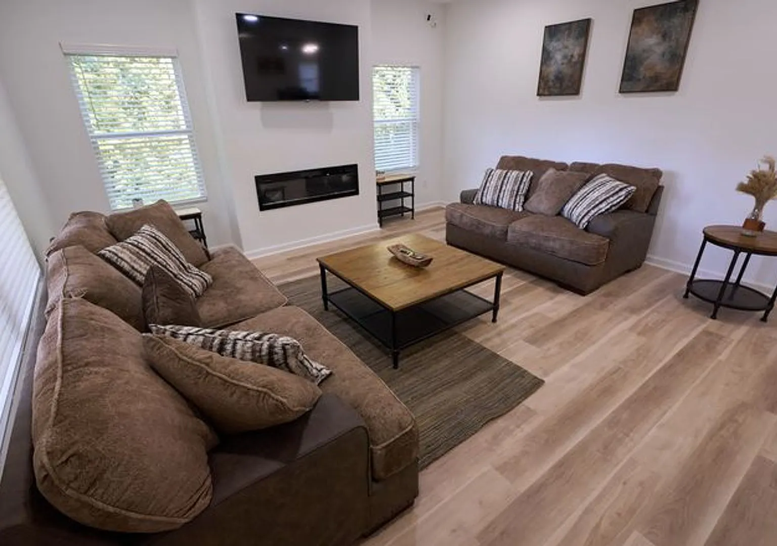 Room in 6 Bedroom Home in Decatur — Photo 1
