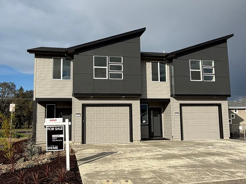 300 Seven Oaks Ln