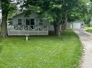 3221 E Lake Paradise Rd, Mattoon, IL 61938