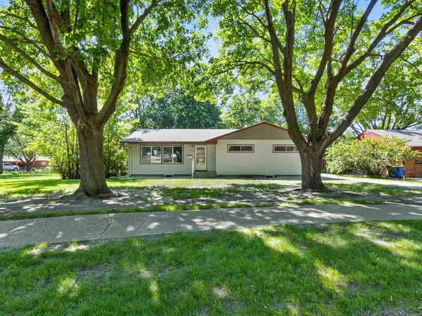 1070 Circle Dr, Brookings, SD 57006