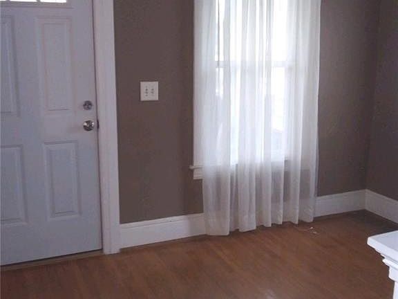 3rd image of 425 Craig St