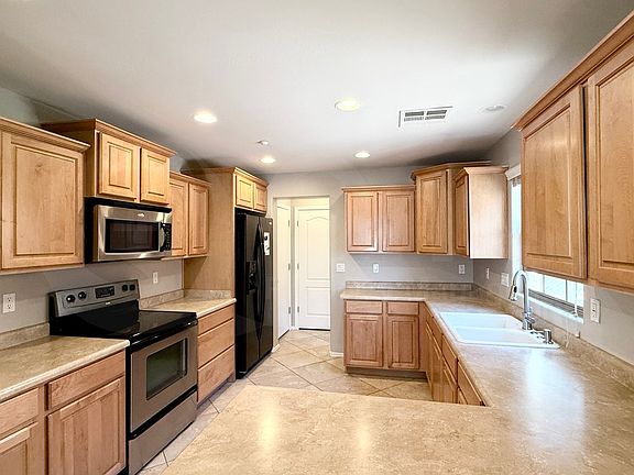 4th image of 2695 E Bart St