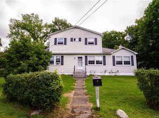 1 Moffatt Ln, Chester, NY 10918