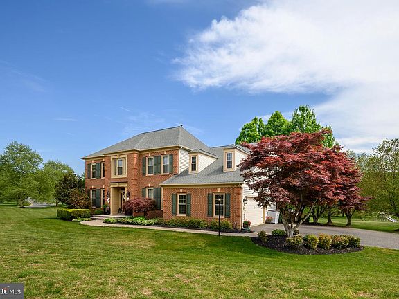3rd image of 2701 Bradbury Ct