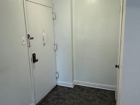4th image of 2059 Huntington Ave APT 215