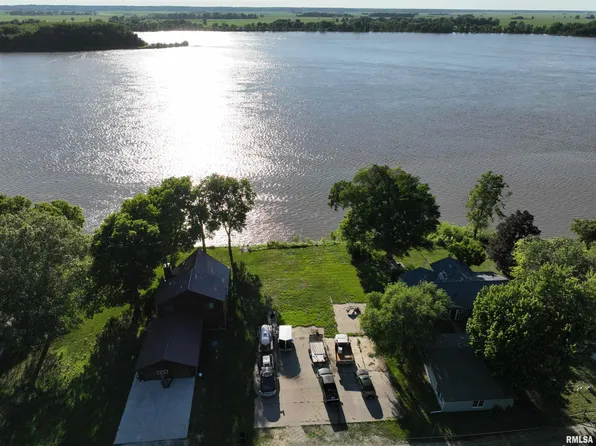 555 N Front St, Oquawka, IL 61469