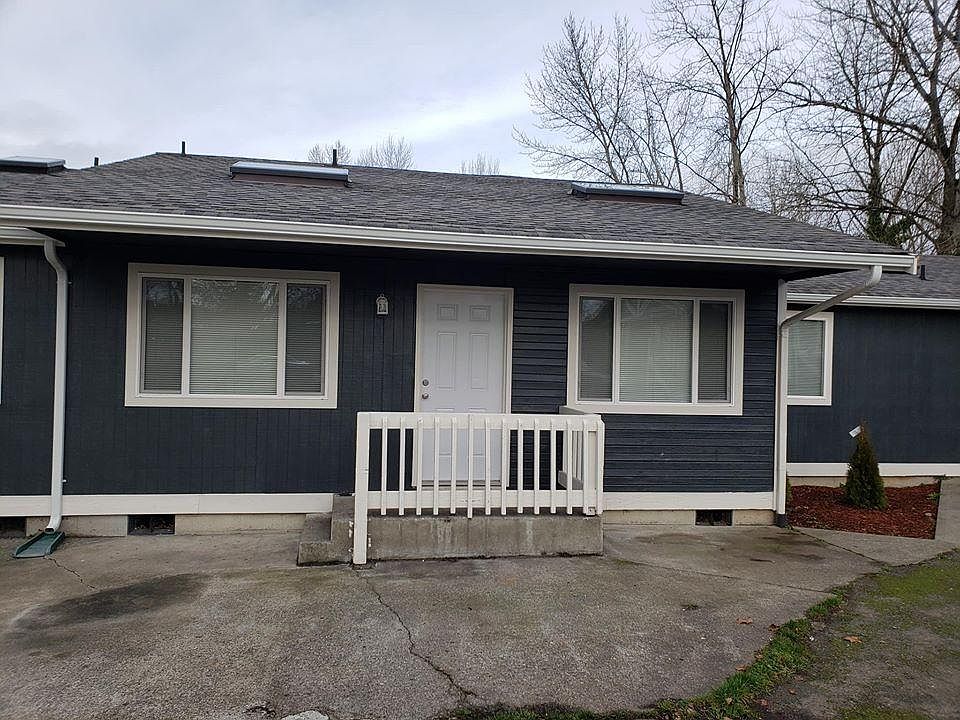 Front entrance to Middle Unit B (sharing two walls with unit A/C)