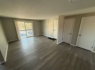 607 S Main St APT 206, Wauconda, IL 60084