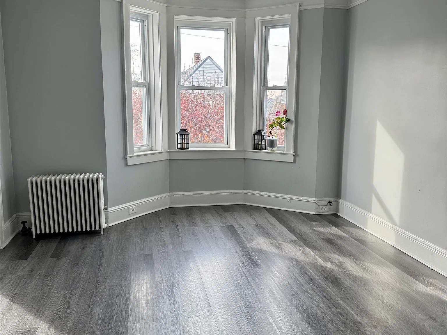 3 bed, 1.0 bath, $2,750 — Photo 3