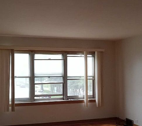 2nd image of 1231 Balmoral Ave #4