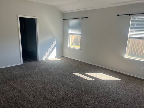 5th image of 1261 Oxford Ln