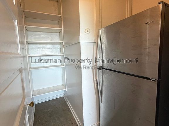 5th image of 447 W Walnut St #8